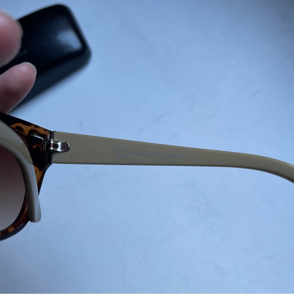 Oscar De La Renta Vintage Tortoise Shell Sunglasses Sunnies with Case - Picture 4 of 4